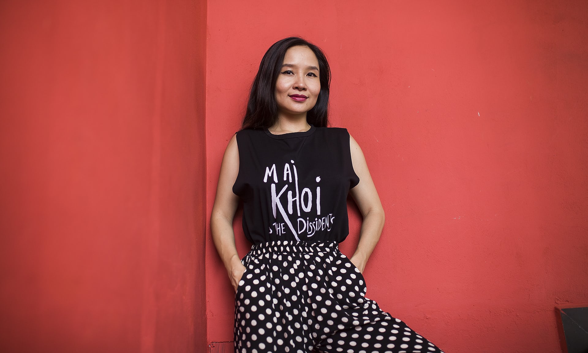 Ca Si Mai Khoi - Mùa hè không yên ả – Cuộc đàn áp người bất đồng chính kiến lớn nhất trong nhiều năm qua - Musician Mai Khoi at a Hanoi cafe on 19 August