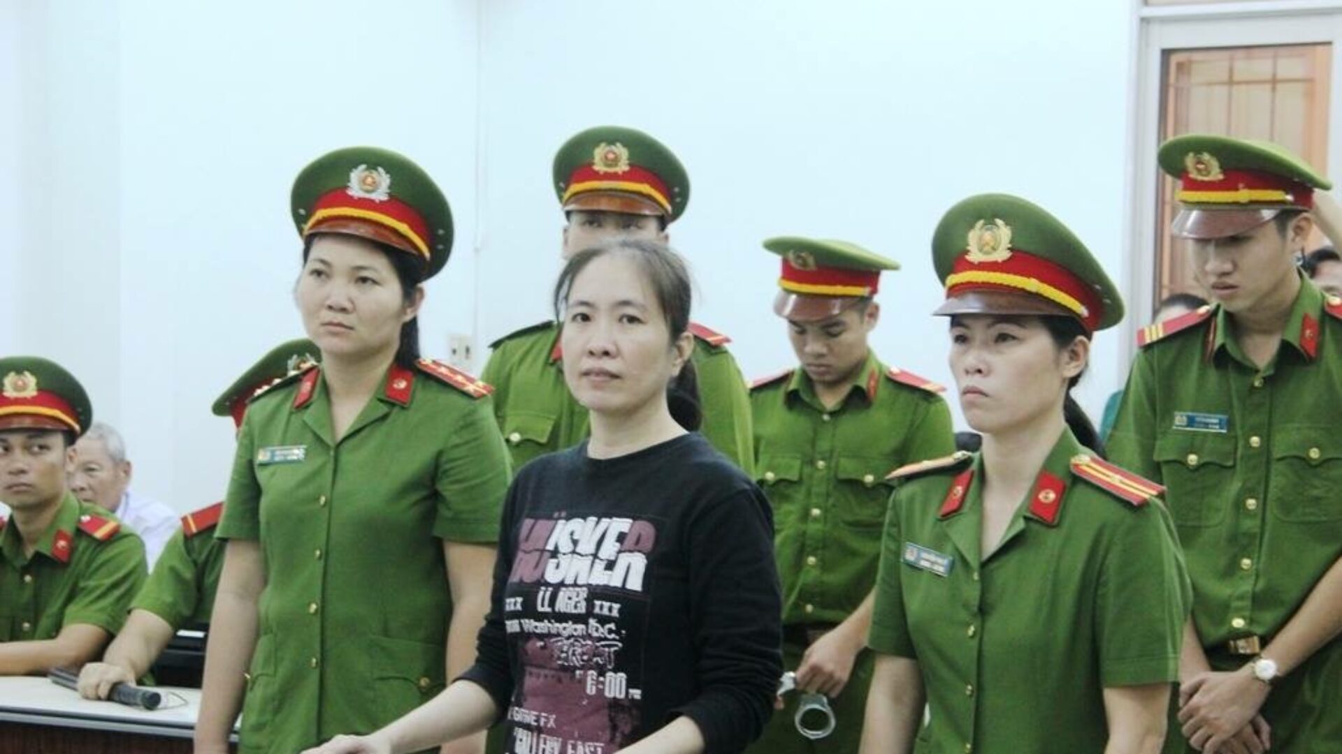 (Tiếng Việt) Mẹ Nấm y án 10 năm tù, dư luận trong nước và quốc tế phản đối bản án